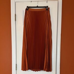 Elegant Rust Pleated Midi Skirt